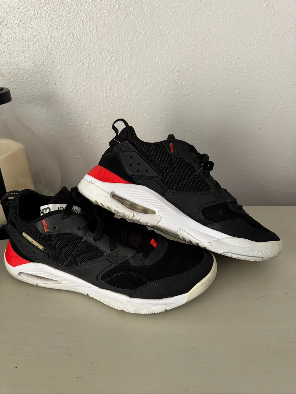 Jordan Men's Low-Top Sneaker in Black/Red/White